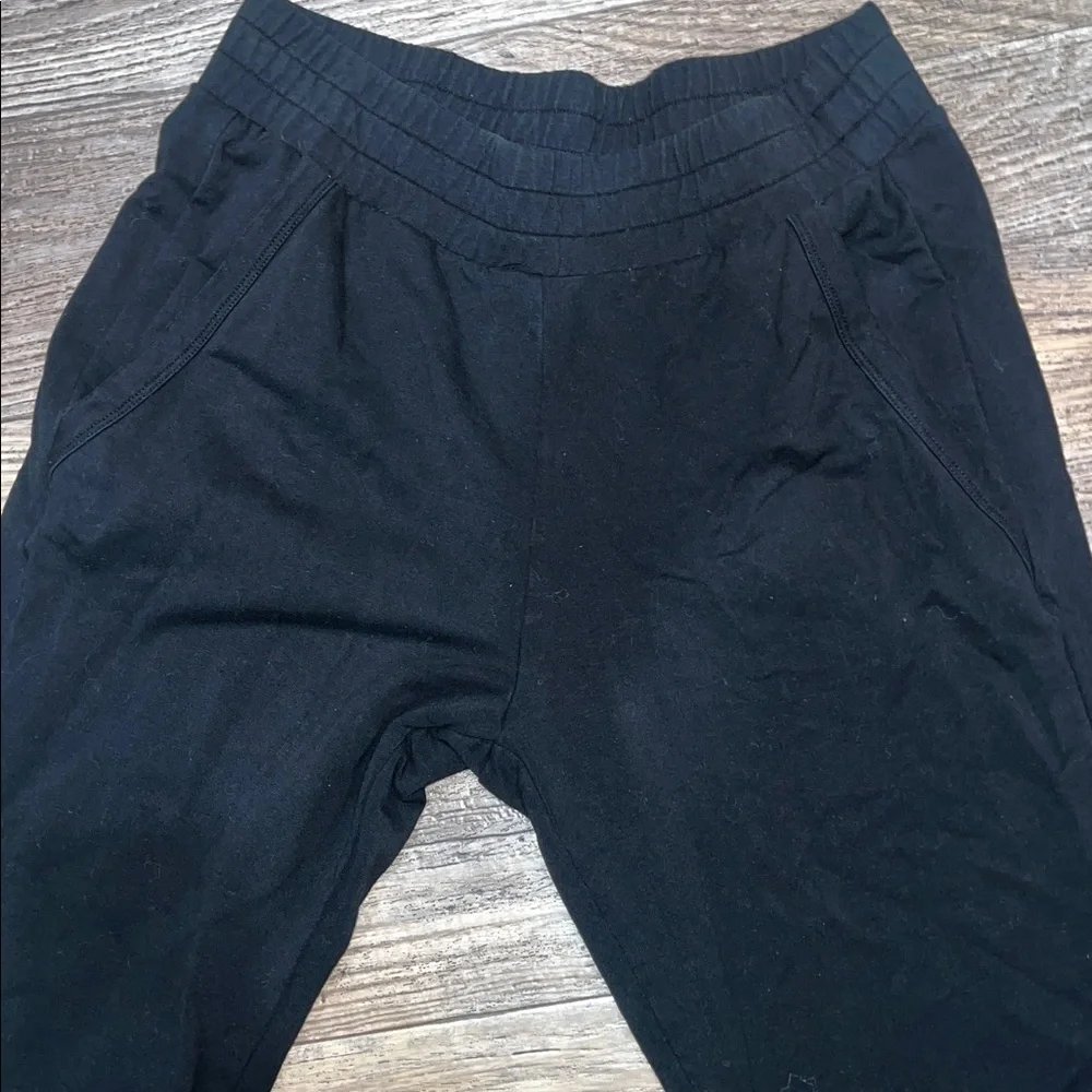 ALO Yoga sleek black